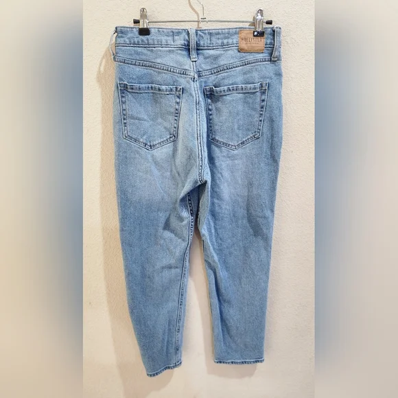 Hollister Curvy Ultra High Rise Size 4S (Sz 4-5) W27S Vintage Straight Jeans - Picture 2 of 10